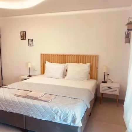 Serafina Suite Byartistunknown Vari  Exterior photo