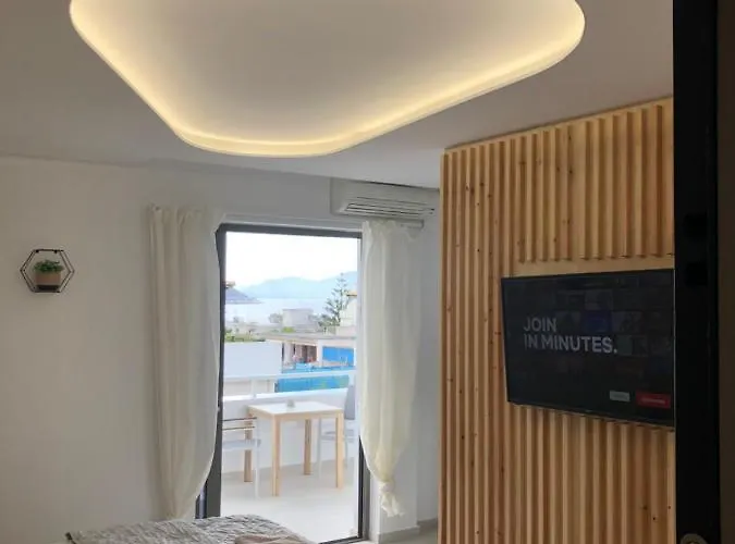 Serafina Suite Byartistunknown