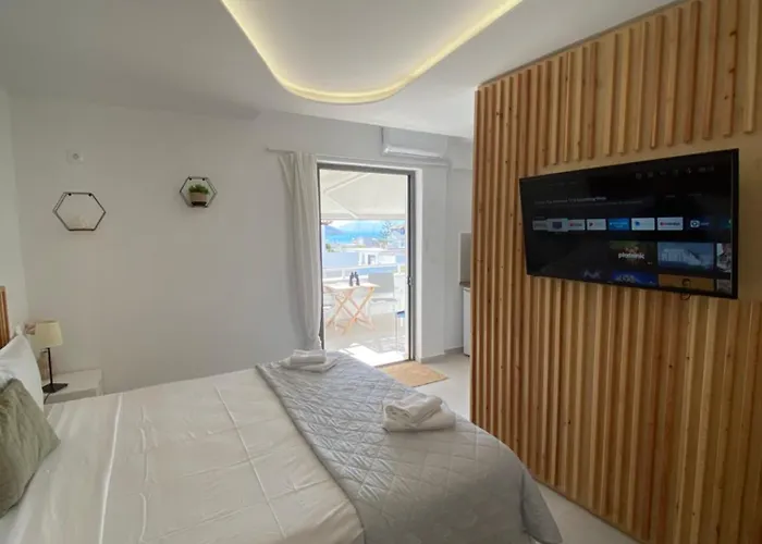 Serafina Suite Byartistunknown