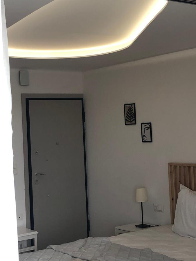 Apartment Serafina Byartistunknown *